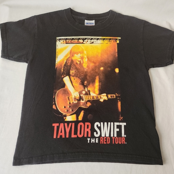 Taylor Swift Concert Tee The Red Tour 2013 Swifties Streetwear Eras Pop Culture - Picture 2 of 9